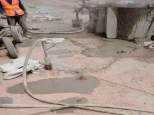 若羌水泥混凝土路面板底注浆技术 路面脱空注浆整治方案